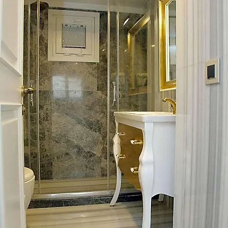 Art Nouveau Pera