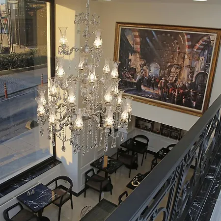 Art Nouveau Pera