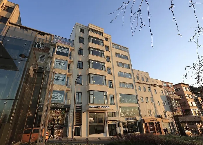 Art Nouveau Pera