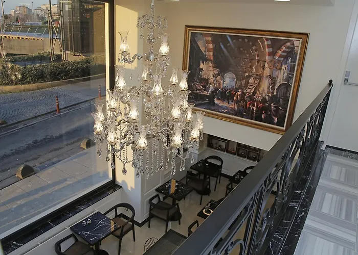 Art Nouveau Pera
