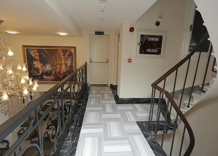Art Nouveau Pera 3*