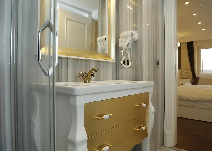 Art Nouveau Pera 3*